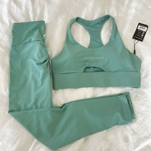 Workout set. Sport bra and scrunch bum leggings
